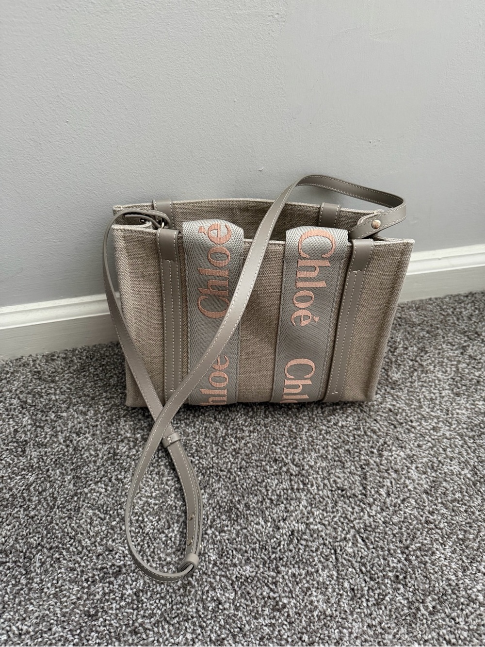 Chloé Small Woody Tote in Vintage Khaki - Picture 12 of 16